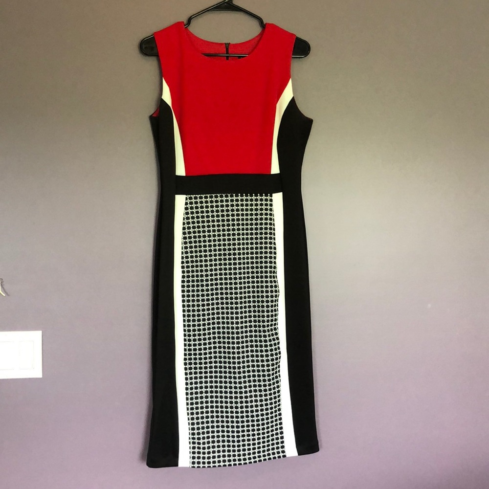 Sleeveless red/black/white dress